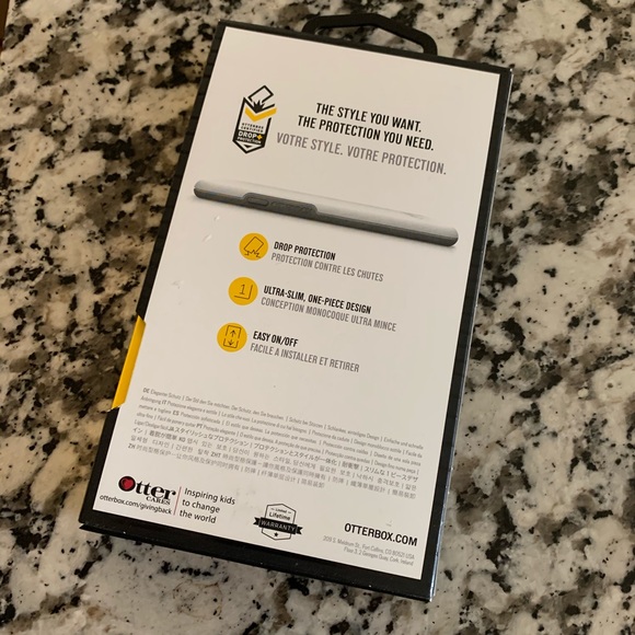 iPhone XR Symmetry Series - Picture 2 of 3